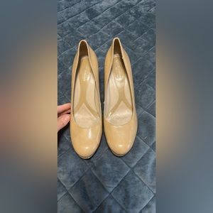 Taupe naturalizer pumps size 9.5